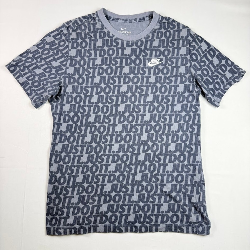 Nike Mens Just Do It All Over Print Grey Short Sleeve T-Shirt Medium Embroidered
